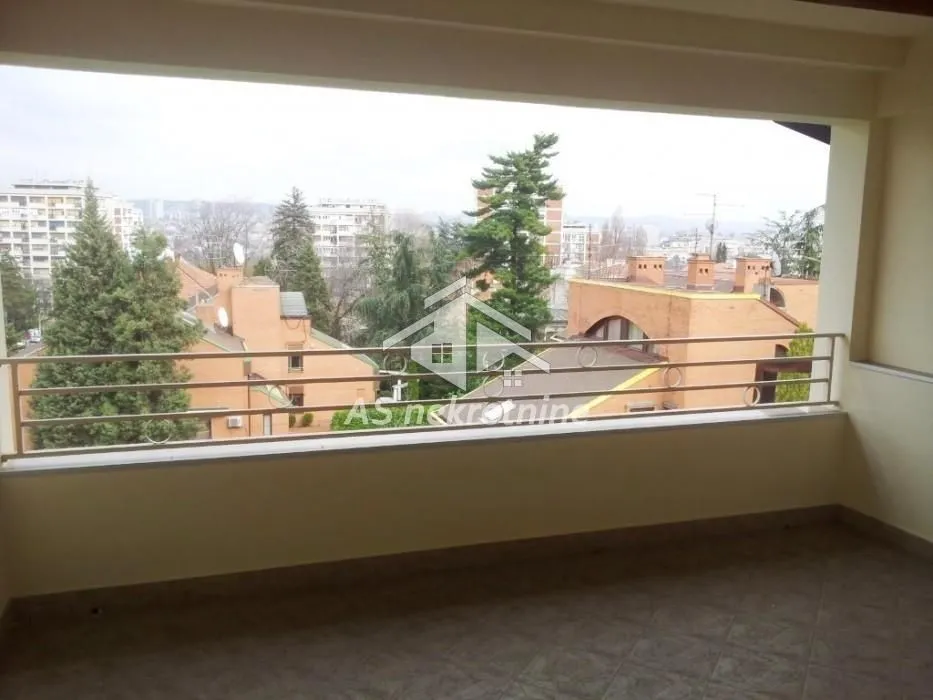 Izdavanje, stan, 200m², Savski Venac, Beograd
