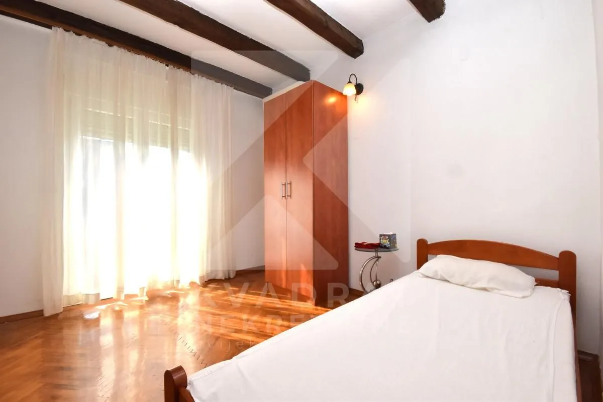 Izdavanje, kuća, 250m², Stari Aerodrom, Podgorica