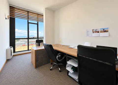 Izdavanje, četvorosoban stan, 160m², Stari Aerodrom, Podgorica - image 12