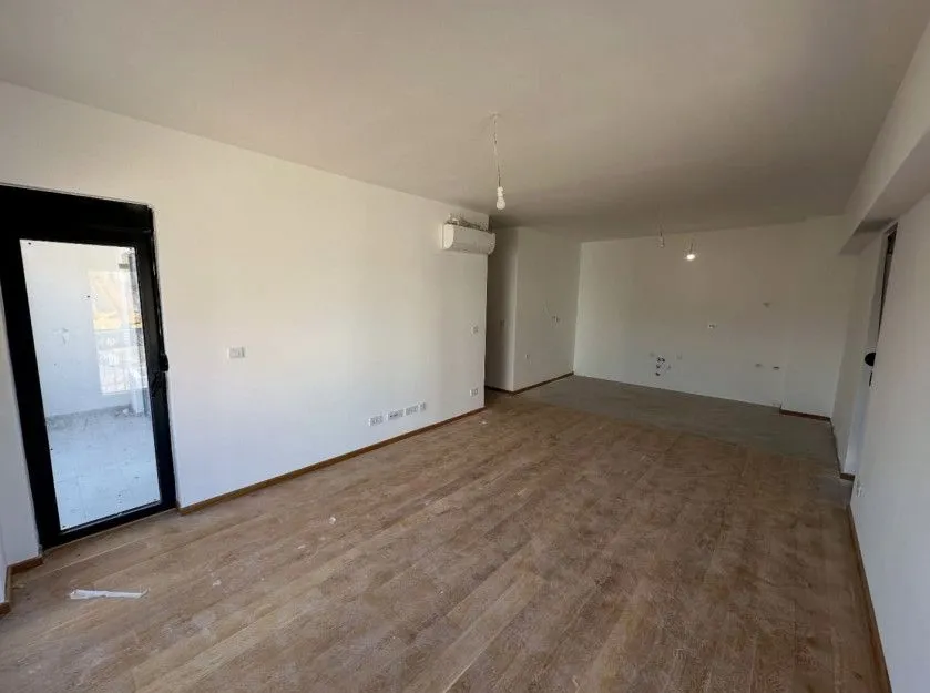 Prodaja, dvosoban stan, 76m², Gornja Gorica, Podgorica
