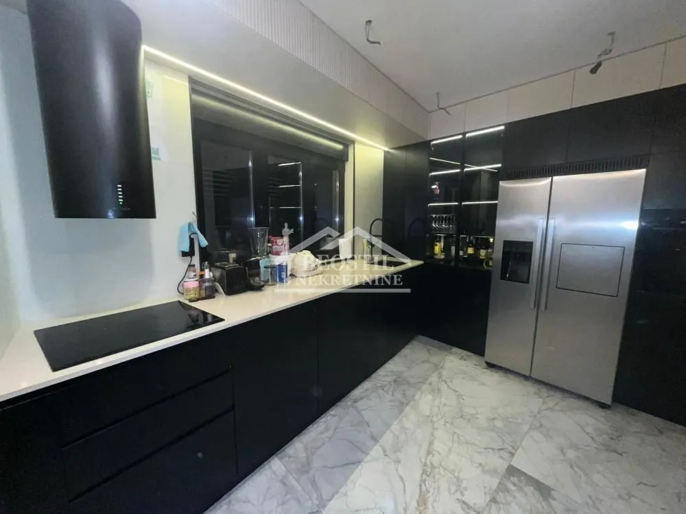 Prodaja, četvorosoban stan, 130m², Centar, Smederevo