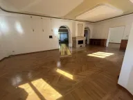 Izdavanje, četvorosoban stan, 213m², Centar, Novi Sad - image 4