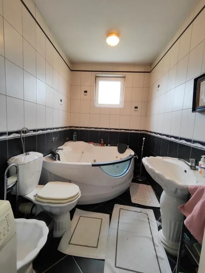 Prodaja, kuća, 336m², Tavrića obori, Jagodina