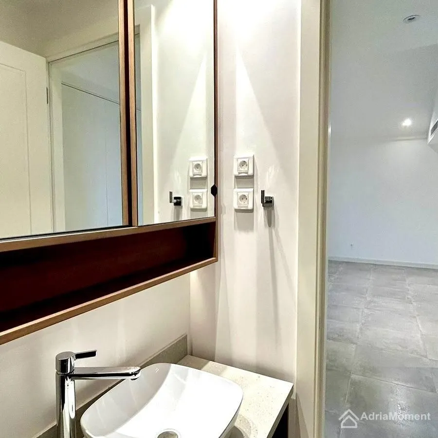 Prodaja, jednosoban stan, 77m², Radovići, Tivat