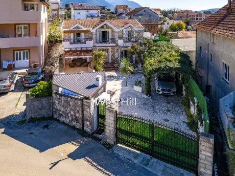 Sale, house, 234m², Tivat, Crna Gora - image 2