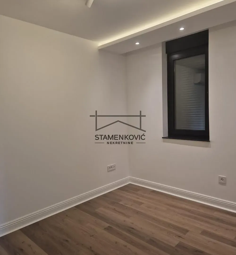 Izdavanje, četvorosoban stan, 95m², Adamovićevo Naselje, Novi Sad Sve Podlokacije