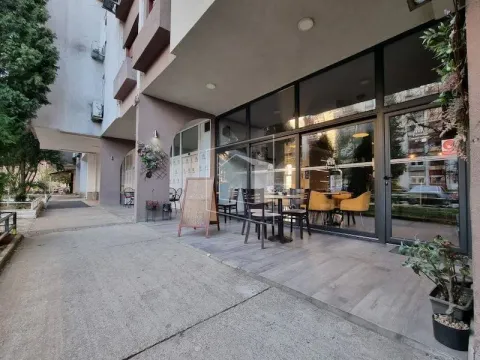 Prodaja,  poslovni prostor, 351m2, Blok 5, Podgorica