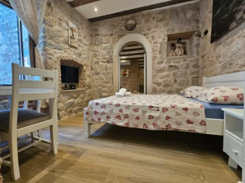 Prodaja, garsonjera, 15m², Stari Grad Kotor, Kotor - image 2