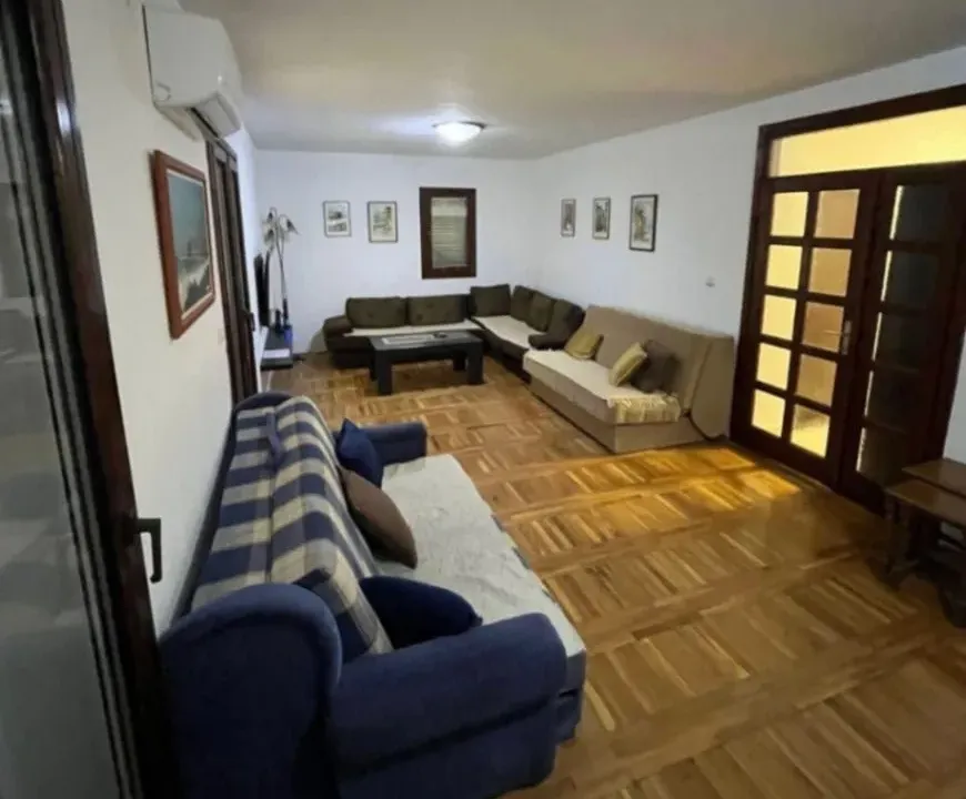 Izdavanje, dvosoban stan, 80m², Babilonija, Budva