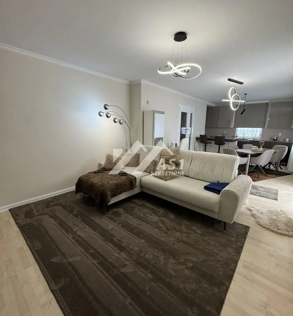 Izdavanje, kuća, 399m², Veternik, Novi Sad Sve Podlokacije