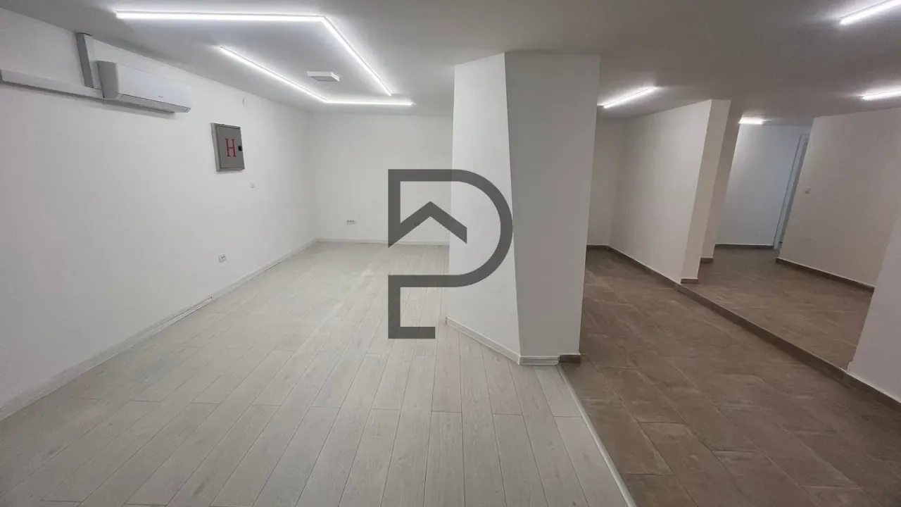 Rent, office space, 294m², Blok 6, Podgorica