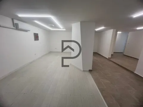 Izdavanje, poslovni prostor, 294m2, Blok 6, Podgorica Izdavanje, poslovni prostor, 294m2, Blok 6, Podgorica