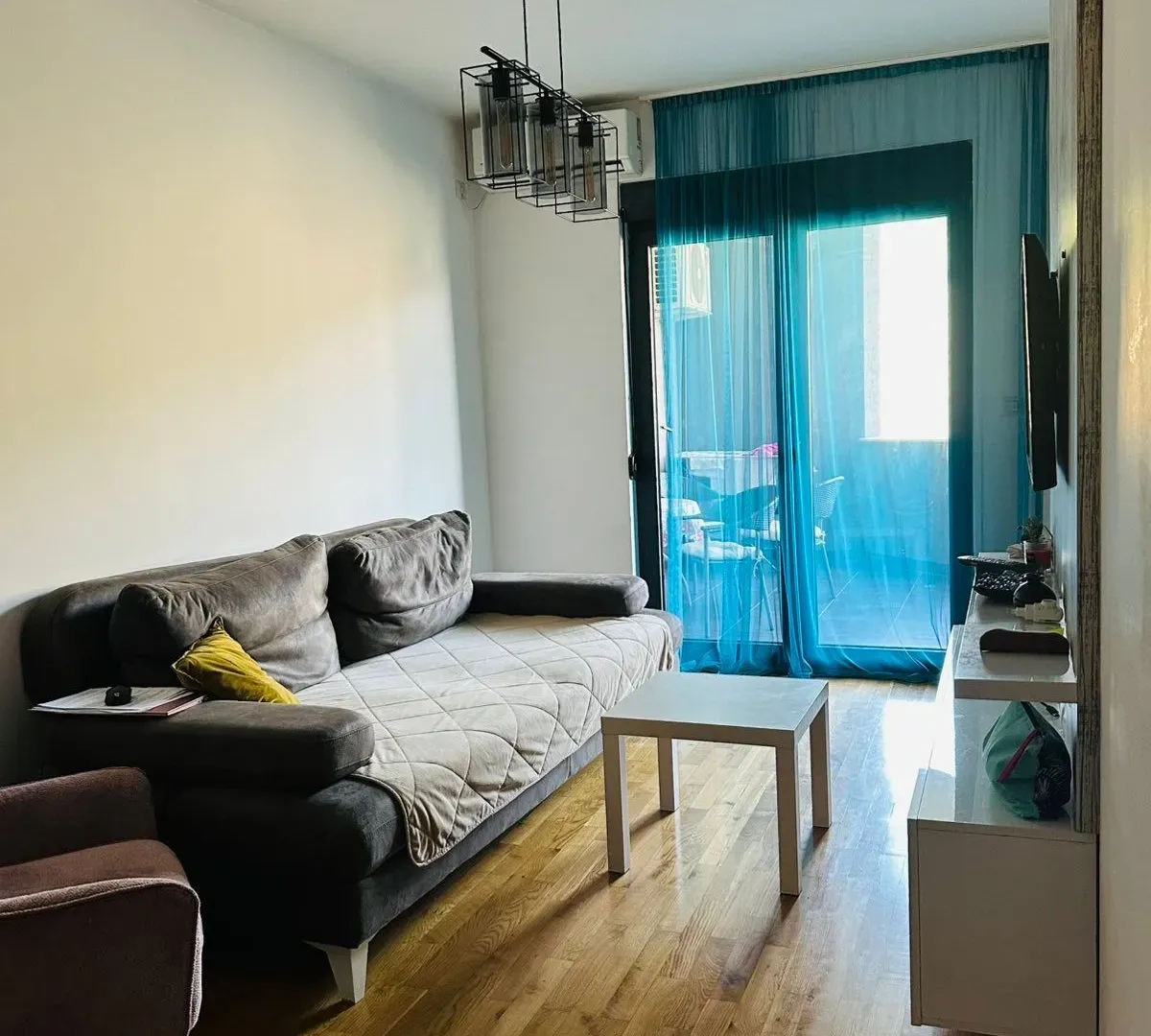 Izdavanje, jednosoban stan, 59m², Vezirov Most, Podgorica