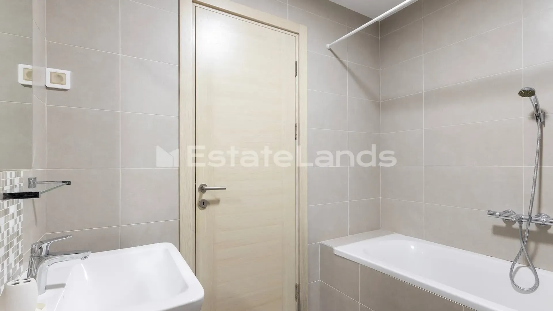 Sale, two bedroom apartment, 84m², Morinj, Kotor