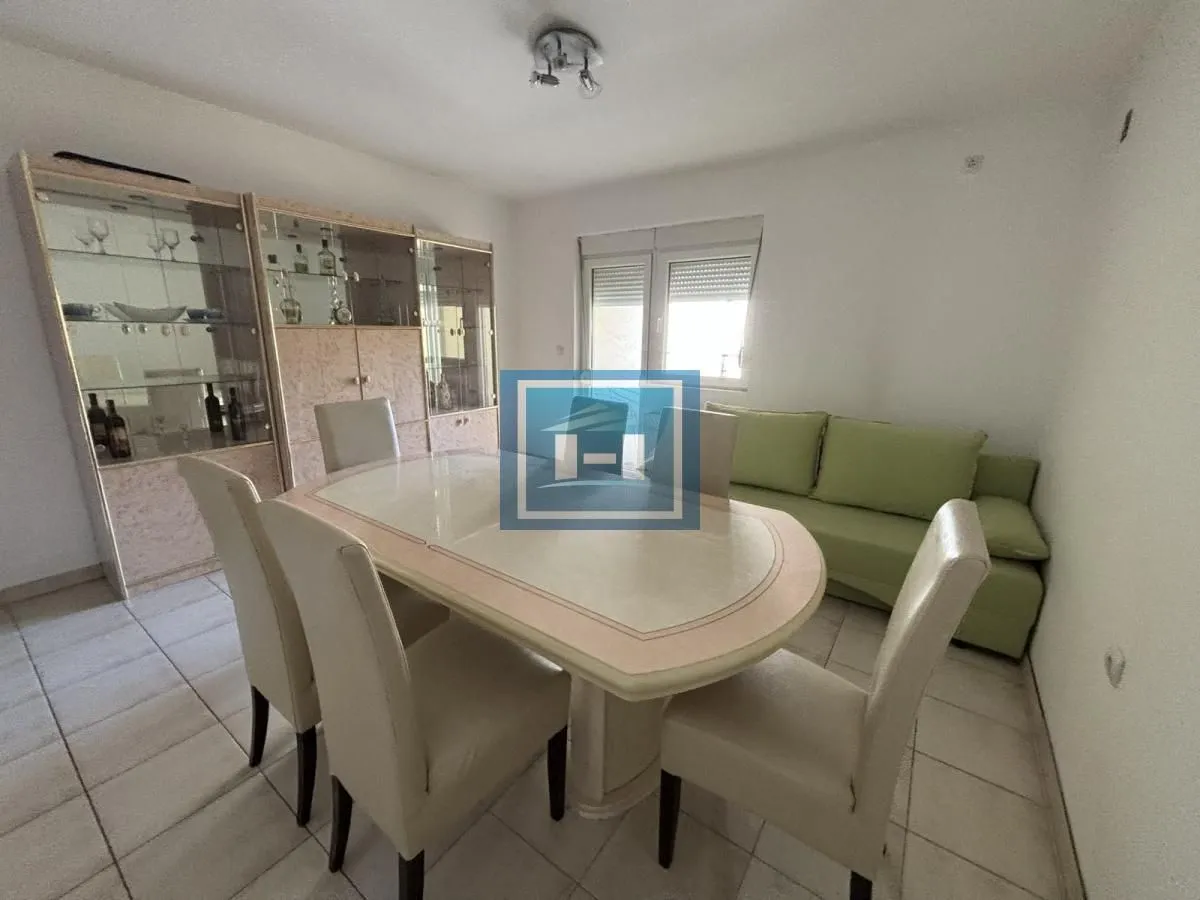 Izdavanje, trosoban stan, 79m², Centar, Jagodina