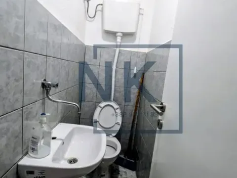 Izdavanje, poslovni prostor, 50m², Centar, Podgorica - image 7