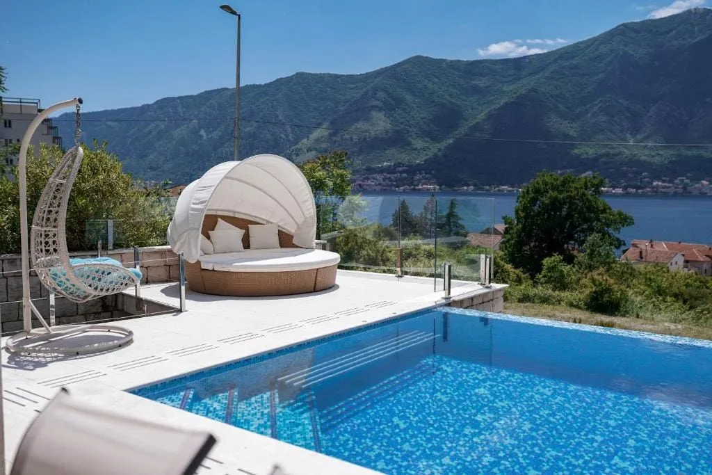 Sale, house, 267m², Dobrota, Kotor