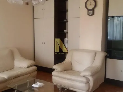 Izdavanje, trosoban stan, 80m², Novi Sad, Srbija - image 2