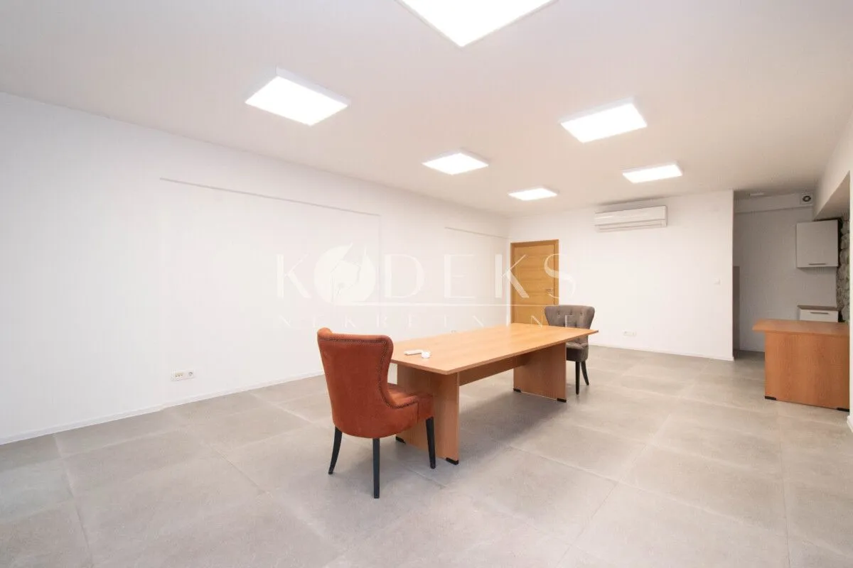 Izdavanje, poslovni prostor, 120m², Centar, Podgorica