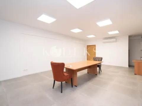 Izdavanje, poslovni prostor, 120m², Centar, Podgorica - image 4