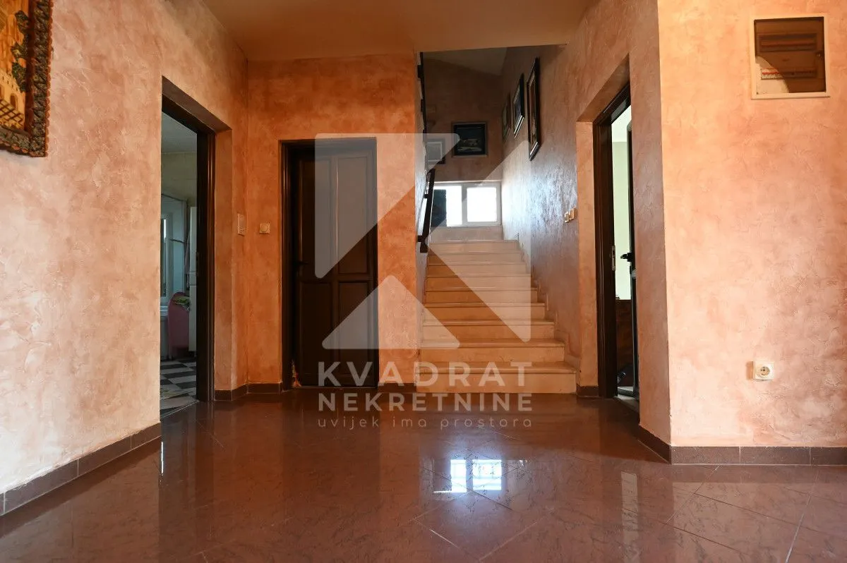 Prodaja, kuća, 250m², Donja Gorica, Podgorica