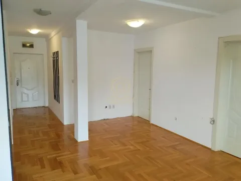 Izdavanje, trosoban stan, 85m², Voždovac Sve Podlokacije, Beograd - image 24