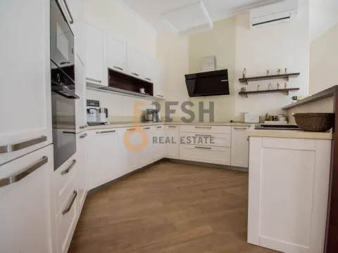 Prodaja, kuća, 240m², Tivat, Crna Gora - image 9