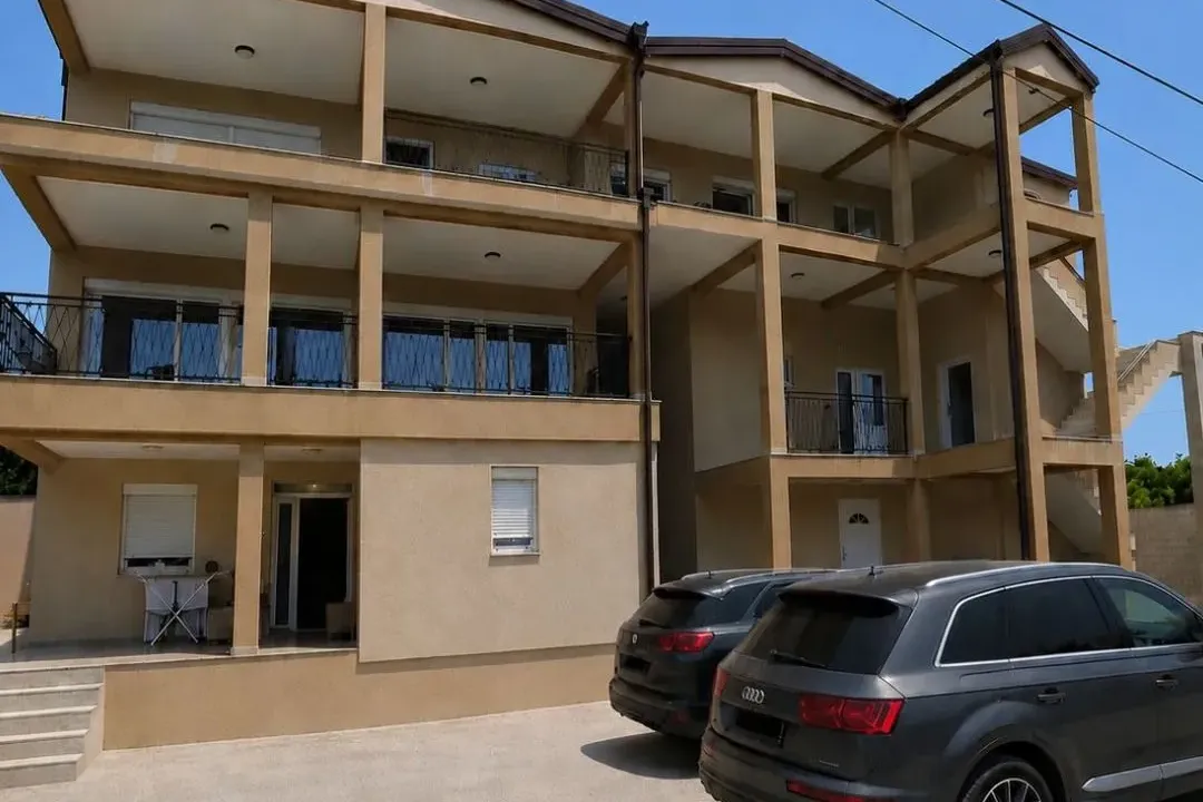 Rent, house, 500m², Momišići, Podgorica