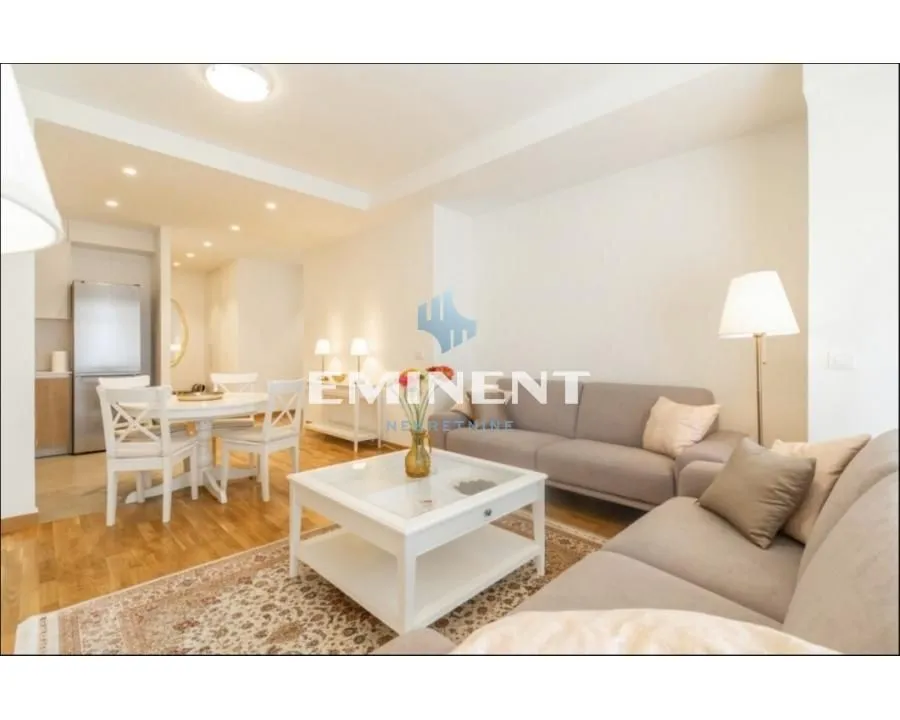Izdavanje, trosoban stan, 86m², Savski Venac, Beograd