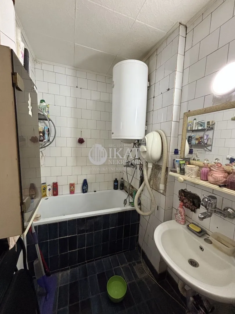 Sale, three bedroom apartment, 77m², Brace Jerković, Voždovac Sve Podlokacije