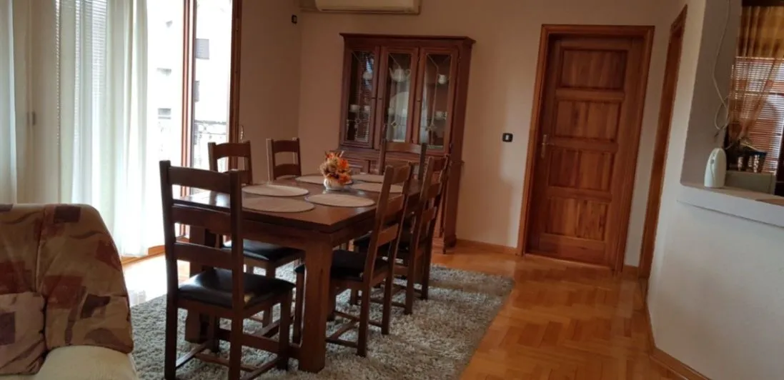 Rent, house, 156m², Stari Aerodrom, Podgorica