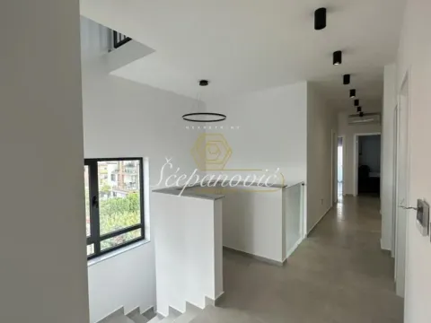 Izdavanje, četvorosoban stan, 164m², Mišeluk, Petrovaradin - image 5