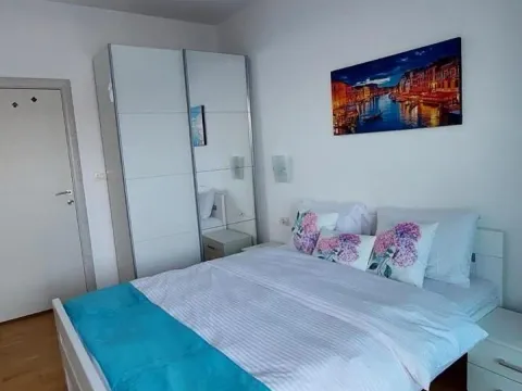 Rent, one bedroom apartment, 45m², Bečići, Budva - image 2
