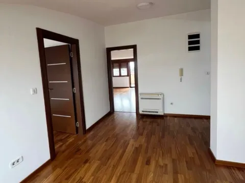 Prodaja, četvorosoban stan, 220m², Preko Morače, Podgorica - image 5