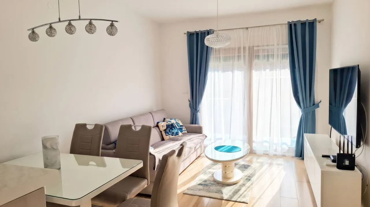 Izdavanje, dvosoban stan, 61m², Pržno, Budva