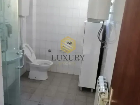 Izdavanje, kuća, 300m², City Kvart, Podgorica - image 5