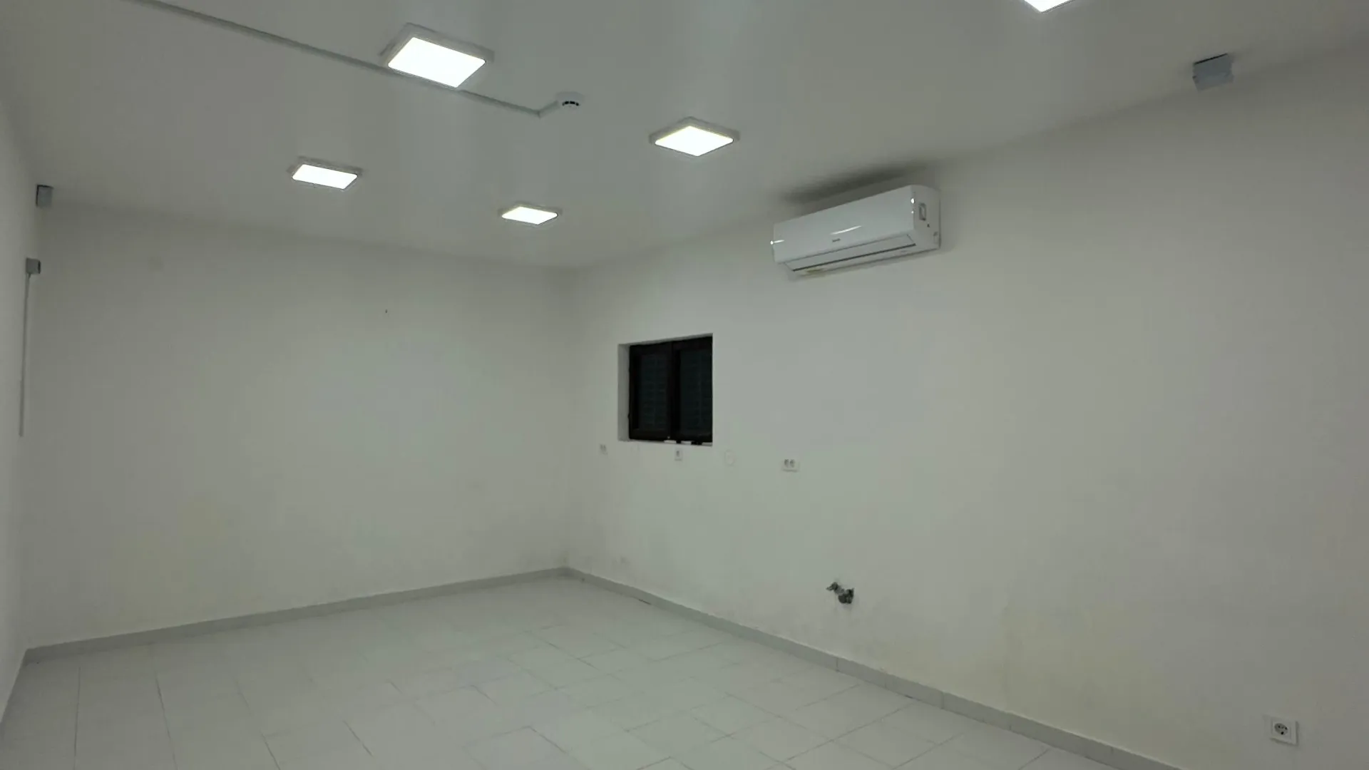 Rent, office space, 110m², Dumidran, Tivat