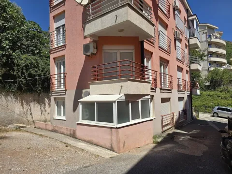 Sale, one bedroom apartment, 35m², Petrovac, Budva - image 2