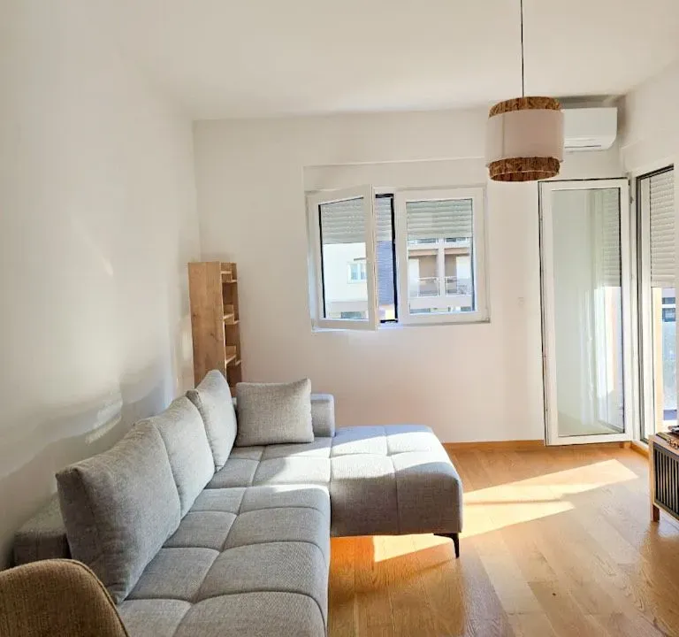 Izdavanje, jednosoban stan, 48m², City Kvart, Podgorica