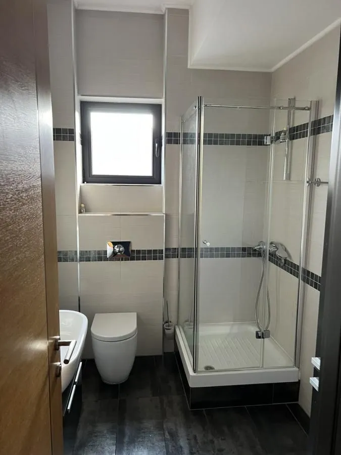 Rent, office space, 300m², Zemun Sve Podlokacije, Beograd