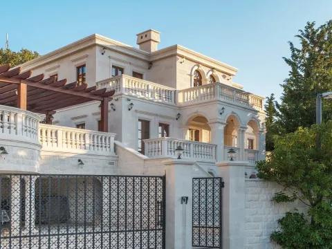 Prodaja, kuća, 470m², Reževići, Budva - image 1