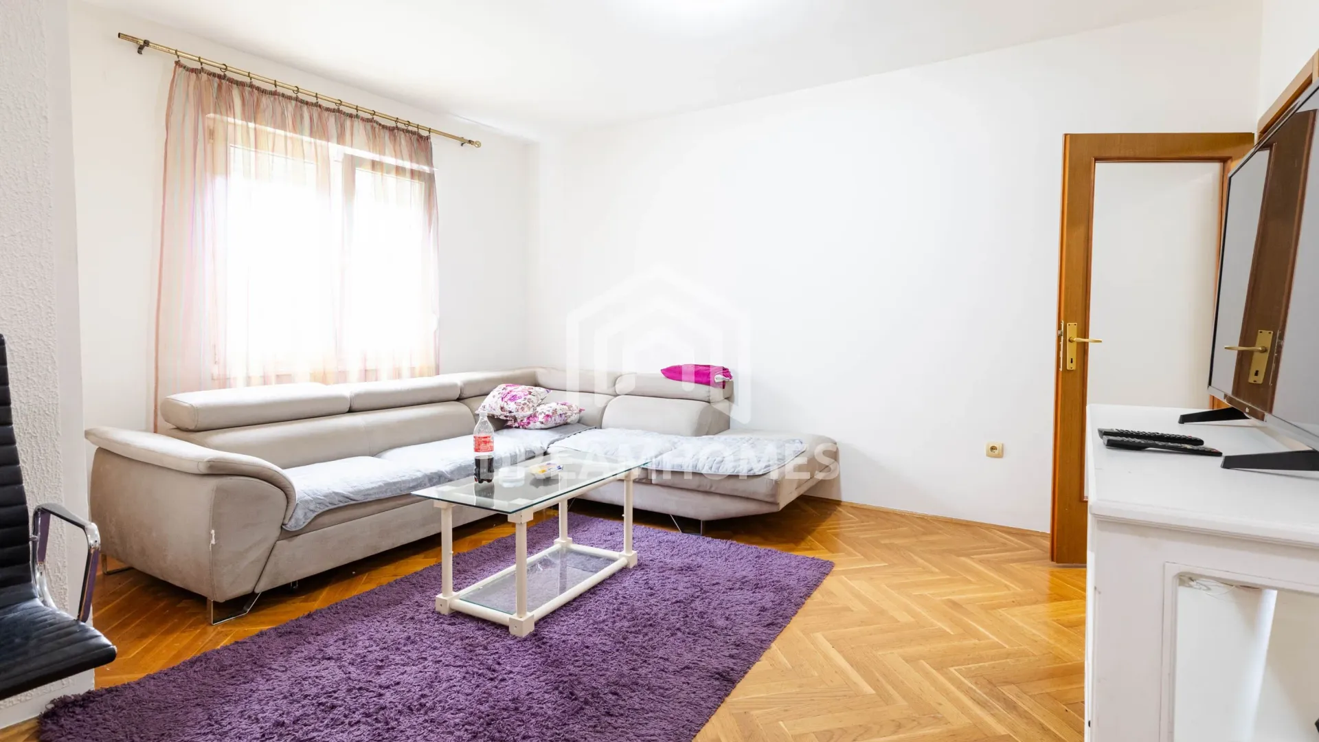 Izdavanje, dvosoban stan, 74m², City Kej, Podgorica