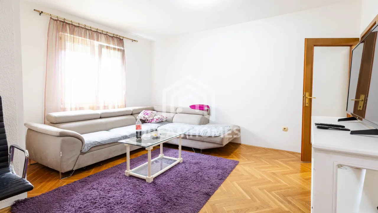 Izdavanje, dvosoban stan, 74m², City Kej, Podgorica