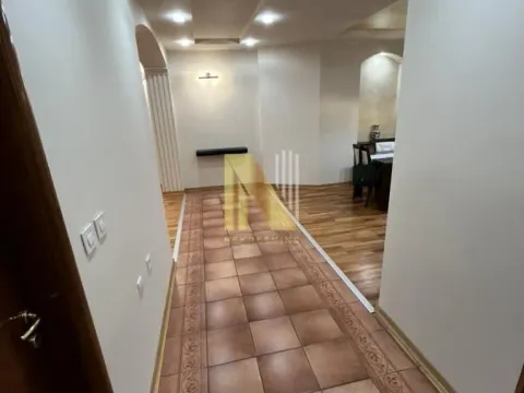 Izdavanje, četvorosoban stan, 138m², Centar, Novi Sad - image 6