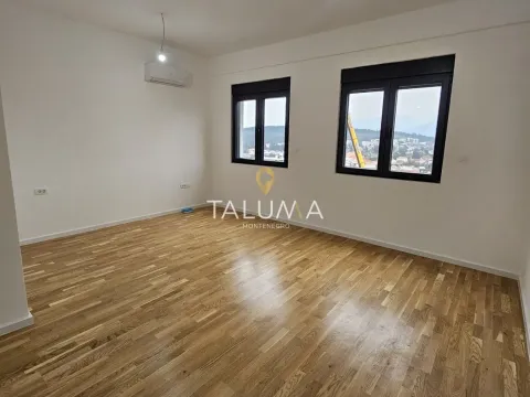 Izdavanje, stan, 269m², Stari Aerodrom, Podgorica - image 5