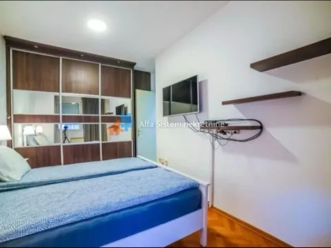 Izdavanje, trosoban stan, 73m², Stari Grad, Beograd - image 10