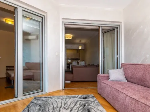 Izdavanje, dvosoban stan, 100m², Podgorica, Crna Gora - image 2