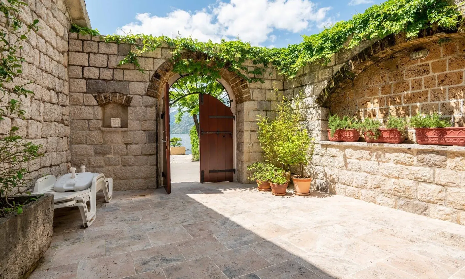 Sale, house, 415m², Dobrota, Kotor