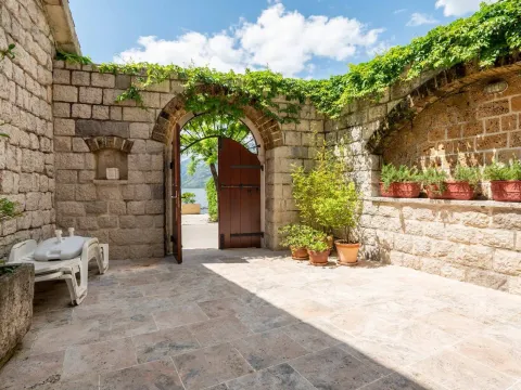 Prodaja, kuća, 415m², Dobrota, Kotor - image 6