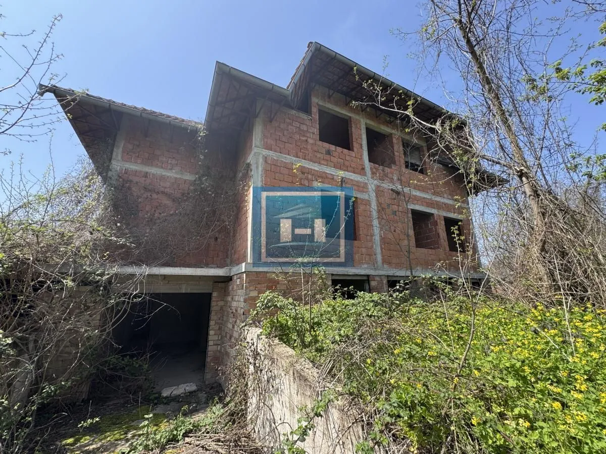 Prodaja, kuća, 685m², Moravski park, Ćuprija